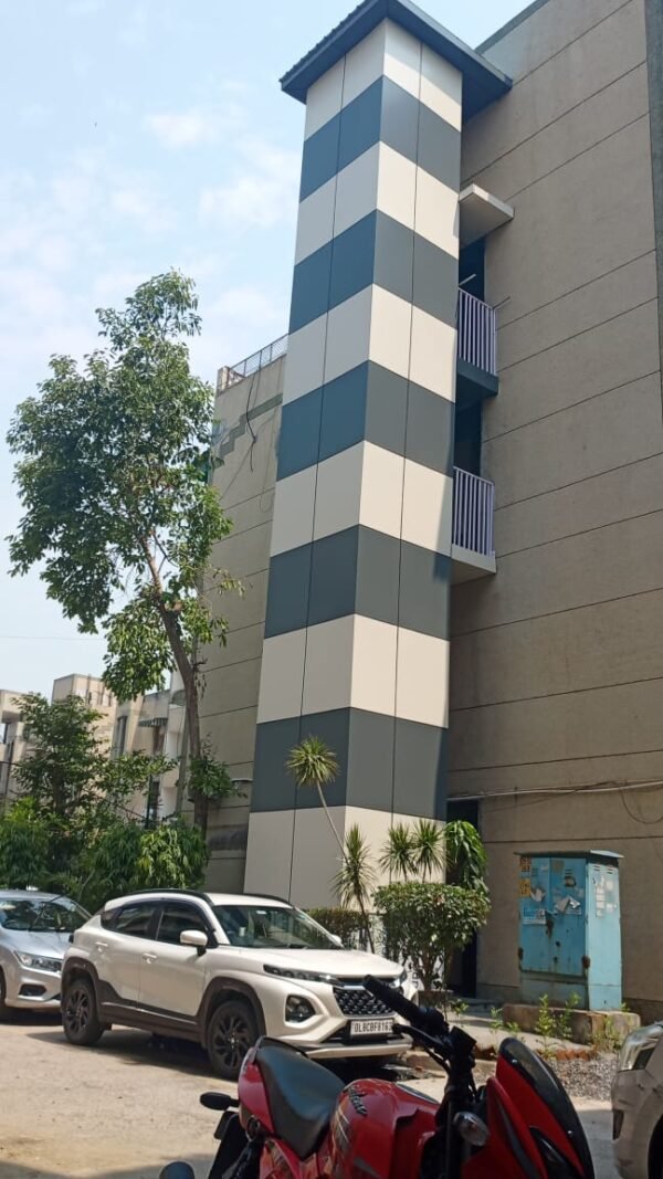 Durable outdoor lift